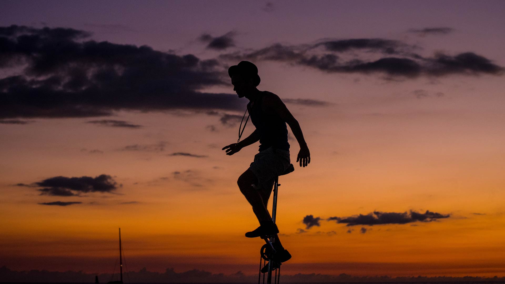 performer at mallory square during the sunset celebration